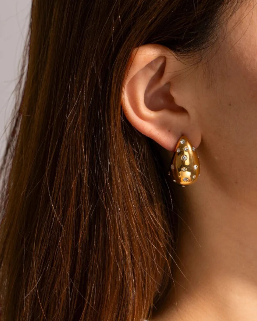 Drop pearl earrings